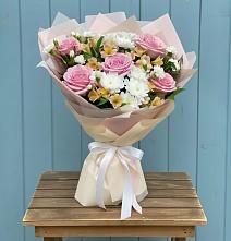 Букет цветов из:  Гвоздики, Орхидеи и Розы #REPLACE_PRED# Ваулово