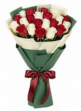 Букет Микс из красных и белых роз в Ваулово