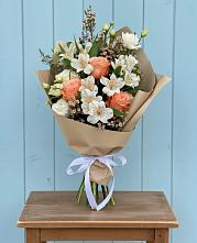 Букет цветов из:  Альстромерии, Лизиантусы, Розы и Хризантемы в Ваулово