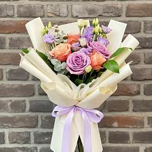 Букет цветов из:  Лизиантусы и Розы в Ваулово