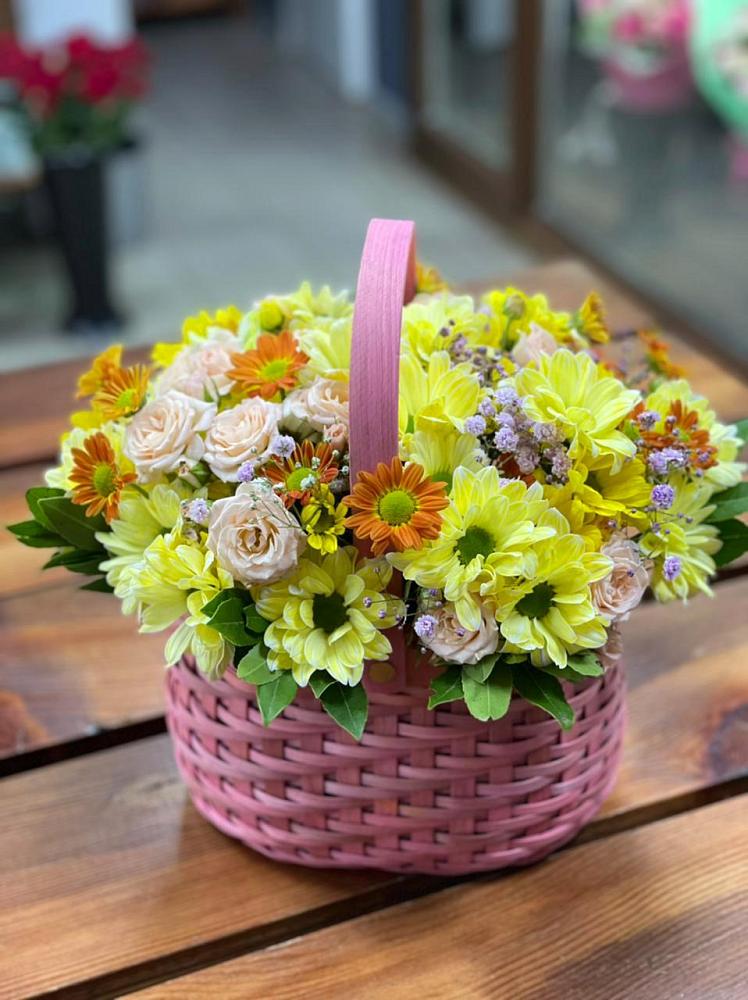 Цветочная композиция из Хризантемы и Розы в корзине в Ваулово