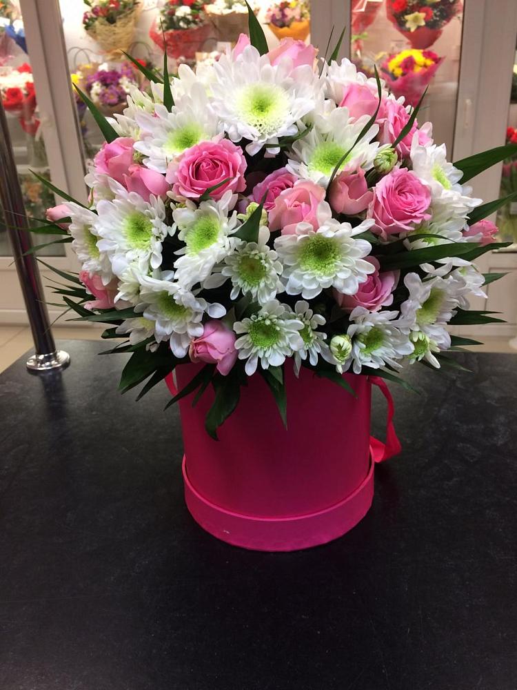 Цветочная композиция из Розы и Хризантемы в шляпной коробке в Ваулово