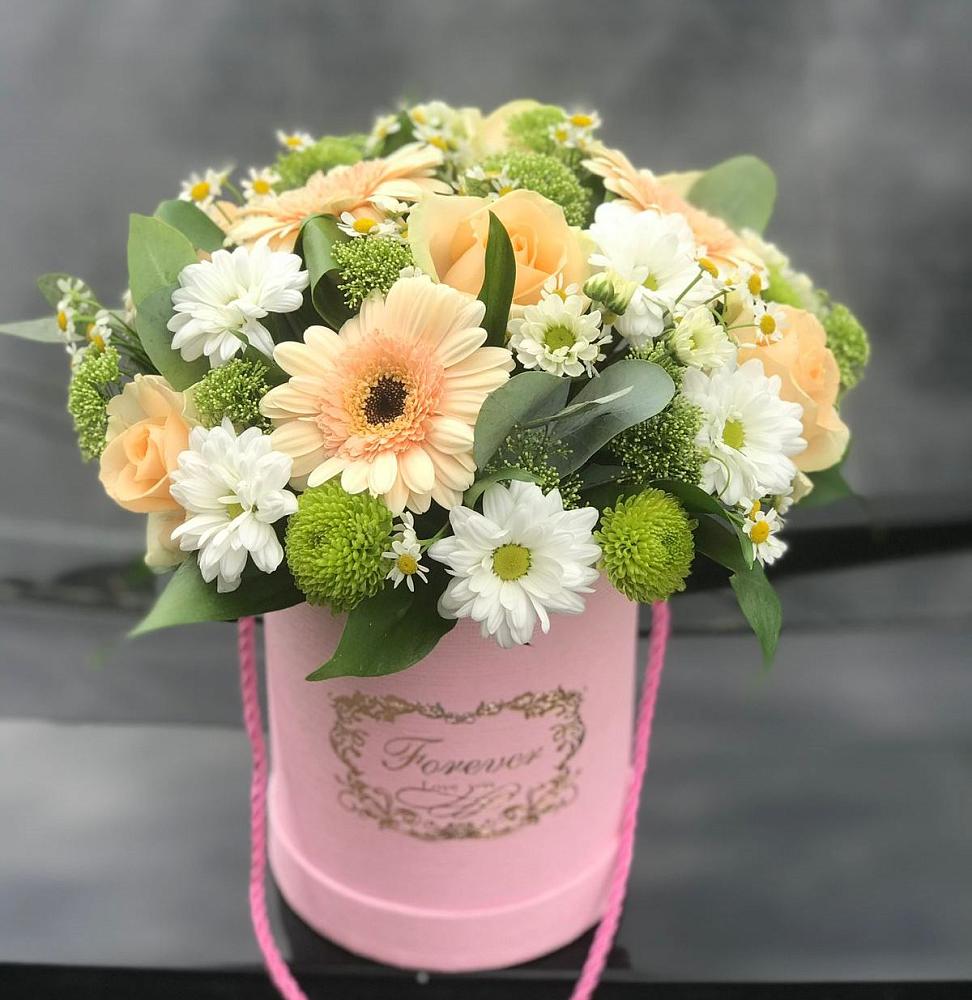 Цветочная композиция из Розы, Герберы и Хризантемы в шляпной коробке в Ваулово