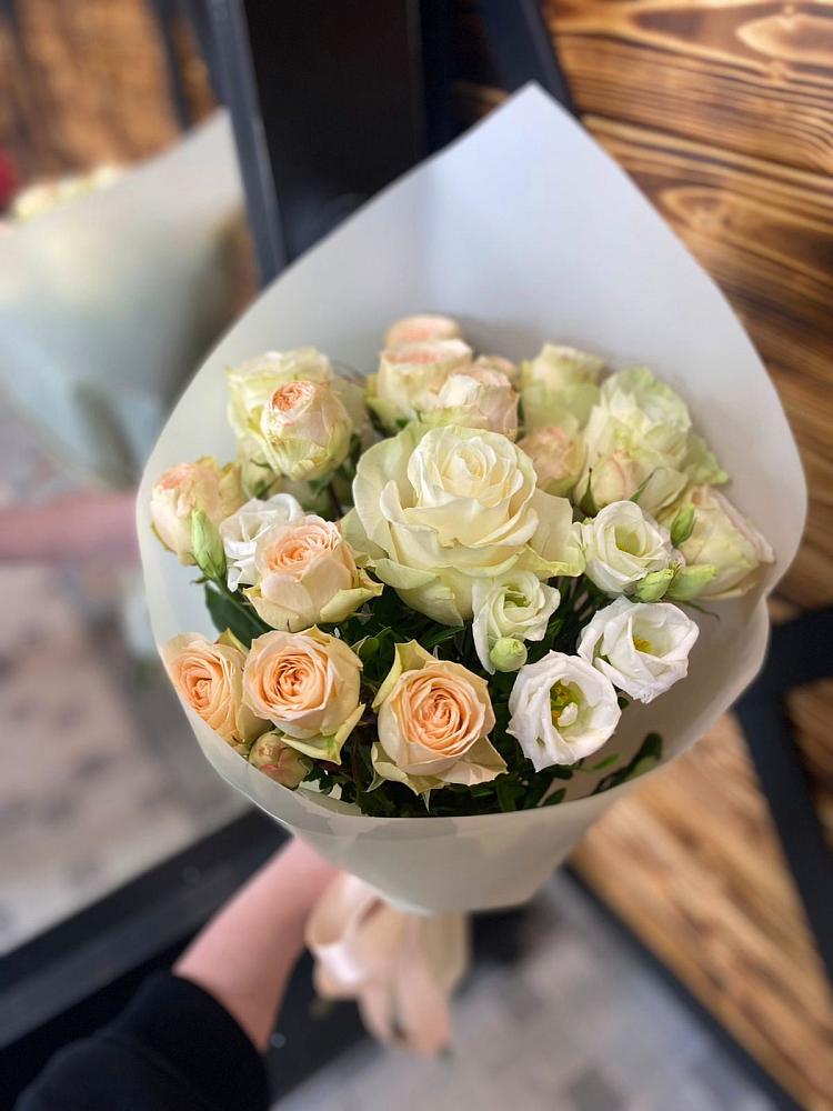 Букет цветов из: Розы и Лизиантусы в Ваулово